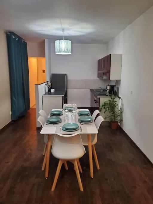 Appartement Moderne En Ville Armentières Exterior foto